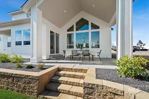 Exterior - 2240 N Palaestra Ave, Eagle, ID 83616 photo 7 of 8