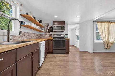 Kitchen - 1124 W Galloway Ave, Weiser, ID 83672 photo 4 of 4