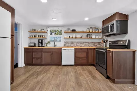 Kitchen - 1124 W Galloway Ave, Weiser, ID 83672 photo 1 of 4