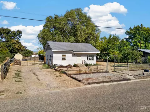 Exterior - 1124 W Galloway Ave, Weiser, ID 83672 photo 2 of 15