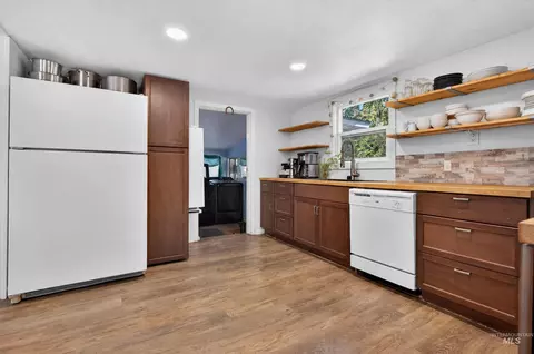 Kitchen - 1124 W Galloway Ave, Weiser, ID 83672 photo 2 of 4