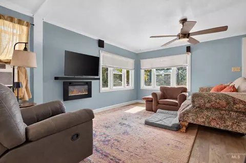 Living - 1124 W Galloway Ave, Weiser, ID 83672 photo 2 of 2