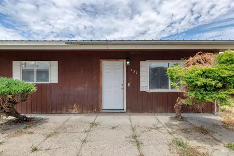 157 NW 7th St, Ontario, OR 97914