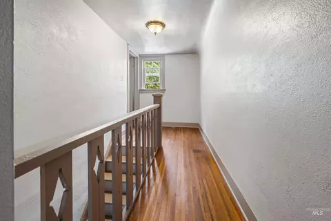 Entry Way - 1009 3rd St, Lewiston, ID 83501 photo 1 of 3