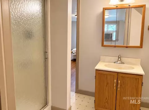 Bath - 1009 3rd St, Lewiston, ID 83501 photo 1 of 1