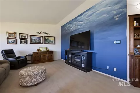 Living - 1760 Fairmont Dr, Weiser, ID 83672 photo 2 of 6