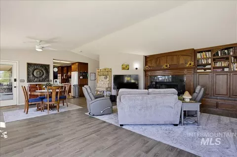 Living - 1760 Fairmont Dr, Weiser, ID 83672 photo 5 of 6