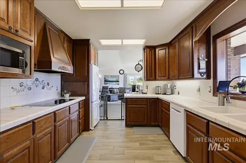 Kitchen - 1760 Fairmont Dr, Weiser, ID 83672 photo 2 of 3