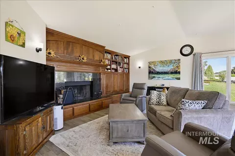 Living - 1760 Fairmont Dr, Weiser, ID 83672 photo 4 of 6