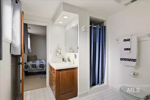 Bath - 1760 Fairmont Dr, Weiser, ID 83672 photo 6 of 6