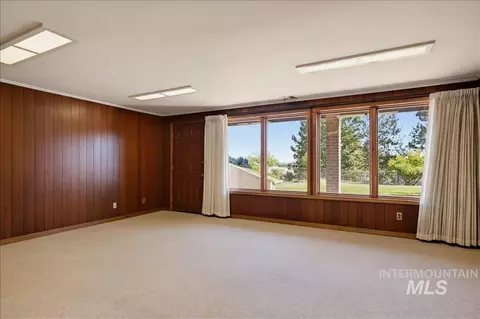 Living - 1760 Fairmont Dr, Weiser, ID 83672 photo 6 of 6