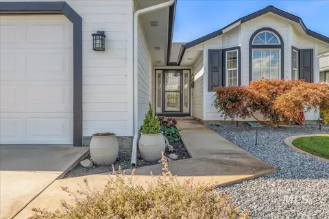 8569 Willowdale Dr, Garden City, ID 83714