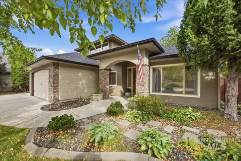 Exterior - 1148 E Redwall Ct, Meridian, ID 83646 photo 2 of 10