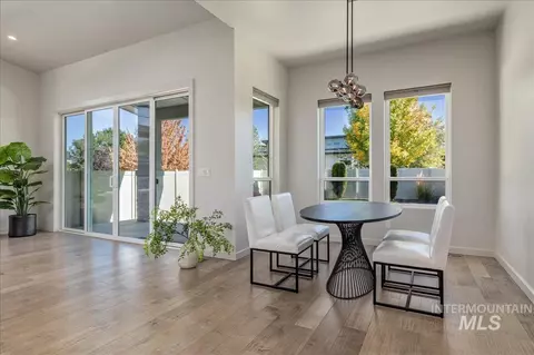 Dining - 372 N Taylor St, Eagle, ID 83616 photo 1 of 1