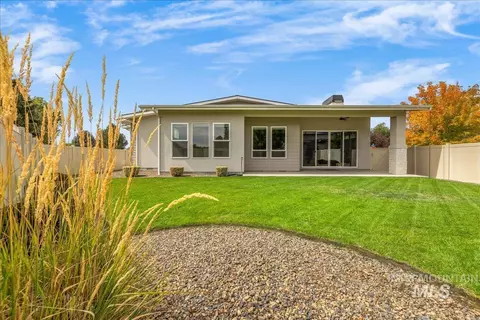 Exterior - 372 N Taylor St, Eagle, ID 83616 photo 5 of 9