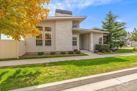 Exterior - 372 N Taylor St, Eagle, ID 83616 photo 1 of 9