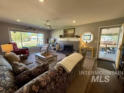 Living - 503 E Galloway, Weiser, ID 83672 photo 3 of 3