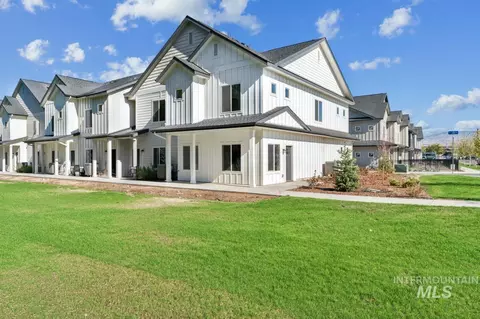 8273 W Latte Ln, Garden City, ID 83714