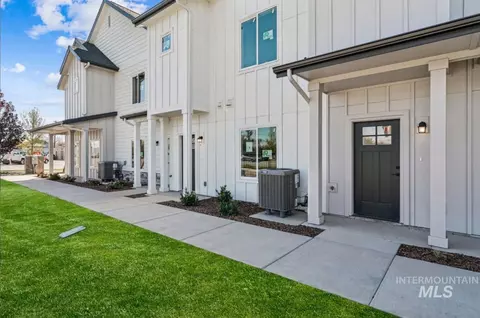 8246 W Mocha Ln, Garden City, ID 83714
