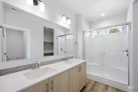 Bath - 618 N Palaestra Ave, Eagle, ID 83616 photo 2 of 3