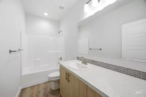 Bath - 618 N Palaestra Ave, Eagle, ID 83616 photo 1 of 3