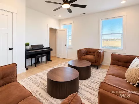 Living - 567 S Canyon Dr, Franklin, ID 83237 photo 2 of 2