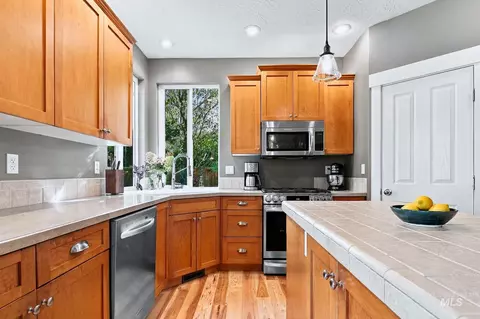 Kitchen - 1550 N Tadpole, Eagle, ID 83616 photo 3 of 4