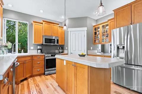 Kitchen - 1550 N Tadpole, Eagle, ID 83616 photo 2 of 4