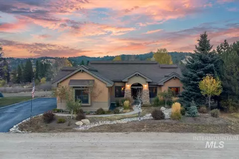 28 Southfork Ln, Garden Valley, ID 83622