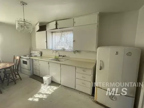 Kitchen - 522 E 16th St, Burley, ID 83318 photo 1 of 1