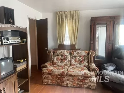 Living - 522 E 16th St, Burley, ID 83318 photo 1 of 1