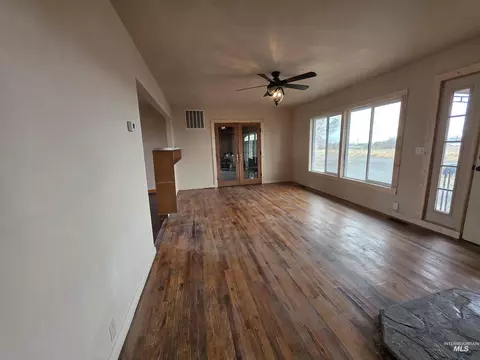 Living - 221 Juniper St, Buhl, ID 83316 photo 6 of 6