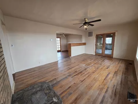 Living - 221 Juniper St, Buhl, ID 83316 photo 5 of 6