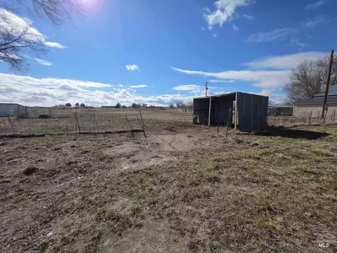 Exterior - 221 Juniper St, Buhl, ID 83316 photo 2 of 6