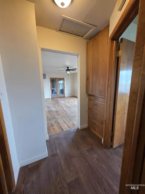 Entry Way - 221 Juniper St, Buhl, ID 83316 photo 1 of 1