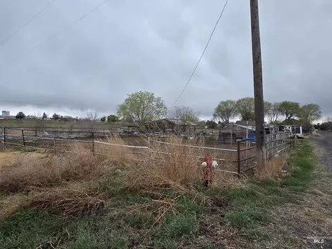 Exterior - 221 Juniper St, Buhl, ID 83316 photo 5 of 6