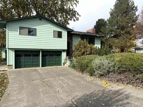 1329 Tamarack, Moscow, ID 83843
