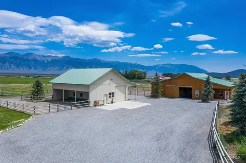 Exterior - 181 Crows Nest Loop Rd, Mackay, ID 83251 photo 5 of 7