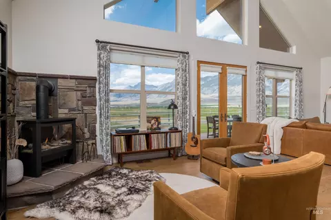 Living - 181 Crows Nest Loop Rd, Mackay, ID 83251 photo 2 of 4