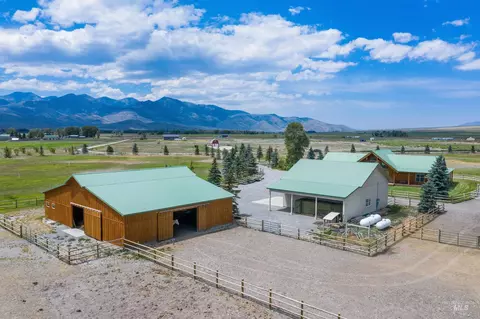 Exterior - 181 Crows Nest Loop Rd, Mackay, ID 83251 photo 6 of 7