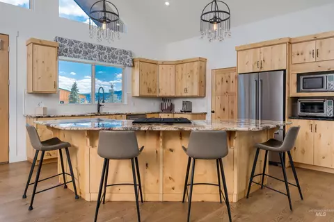Kitchen - 181 Crows Nest Loop Rd, Mackay, ID 83251 photo 1 of 3