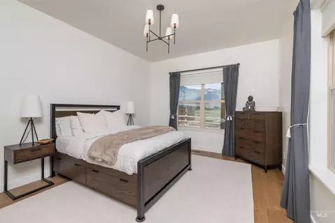 Bedroom - 181 Crows Nest Loop Rd, Mackay, ID 83251 photo 4 of 4