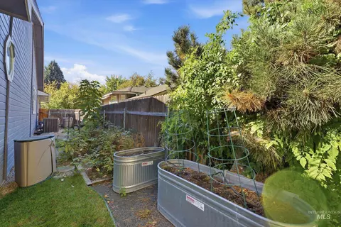 Exterior - 1624 E Seaport Ct, Boise, ID 83706 photo 11 of 13