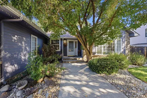 Exterior - 1624 E Seaport Ct, Boise, ID 83706 photo 4 of 13