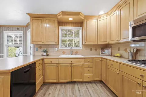 Kitchen - 1624 E Seaport Ct, Boise, ID 83706 photo 3 of 6