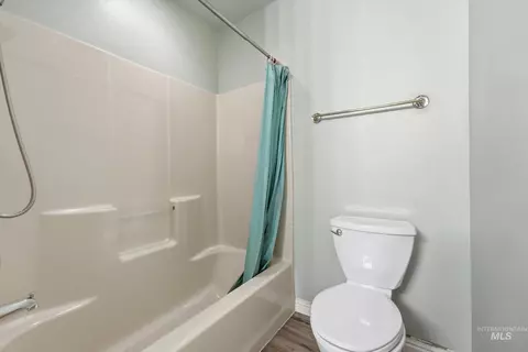 Bath - 1624 E Seaport Ct, Boise, ID 83706 photo 4 of 4