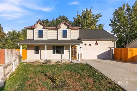 527 N Copper River Dr, Nampa, ID 83651