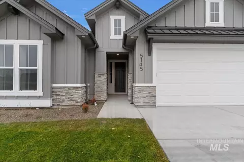 Exterior - 6304 E One Tree Pl, Eagle, ID 83629 photo 2 of 5