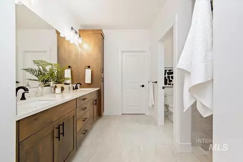 Bath - 6304 E One Tree Pl, Eagle, ID 83629 photo 1 of 5