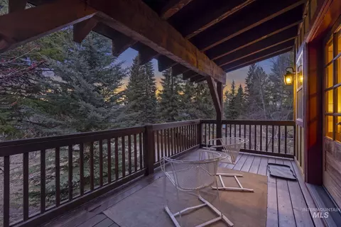 Exterior - 1414 Dawson Ave, Mccall, ID 83638 photo 4 of 11